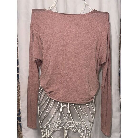 NEW WITH TAGS Beautiful Francesca’s Twist Back Pullover Sweater - pinkish Crop-t - Picture 1 of 5